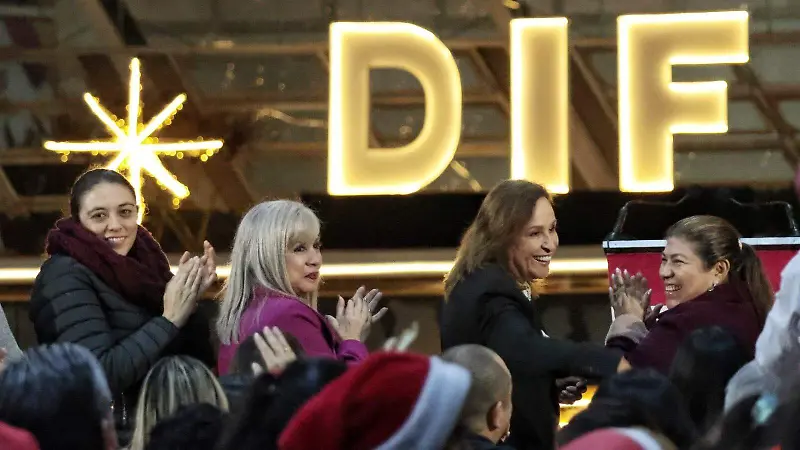 Encendido del árbol navideño DIF